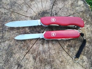 outrider vs huntsman victorinox